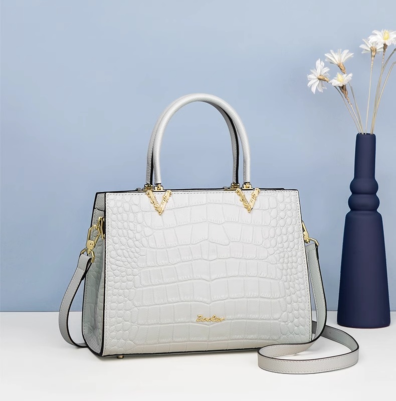 Phụ kiện màu trắng giúp nữ Đinh Mùi hướng đến sự minh bạch