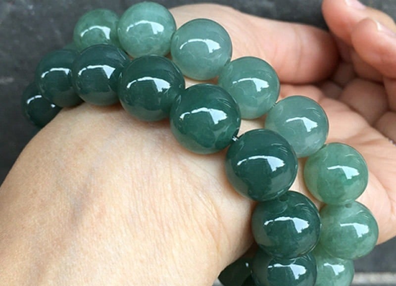 Đá mang màu xanh lá thuộc hành Mộc sẽ tăng cường năng lượng tích cực và hỗ trợ tinh thần 