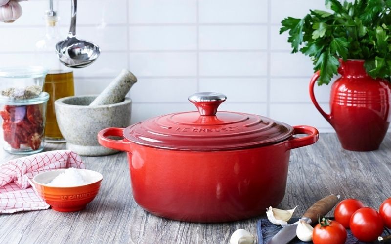 Nữ mạng Quý Mão nên hạn chế dùng màu đỏ tương khắc với bản mệnh