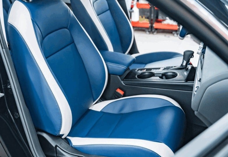 Bạn có thể bọc ghế màu xanh lá, xanh dương để cân bằng năng lượng phong thủy