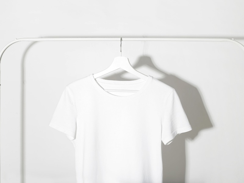 Tuổi Giáp Tý 1984 nên mặc trang phục màu trắng hợp mệnh Kim