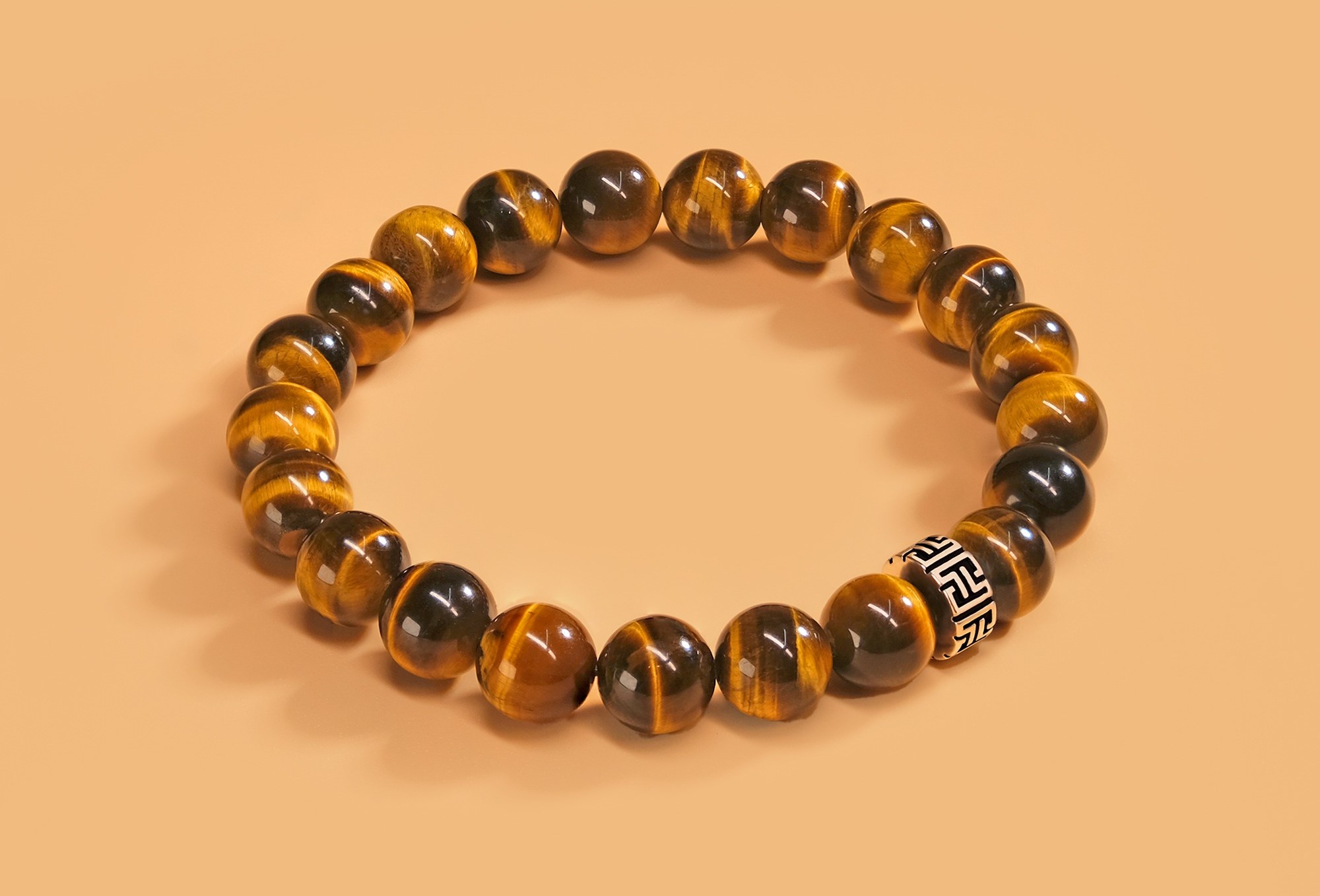 Bạn nên lựa chọn thạch anh tóc vàng, mắt hổ vàng nâu để gia tăng may mắn