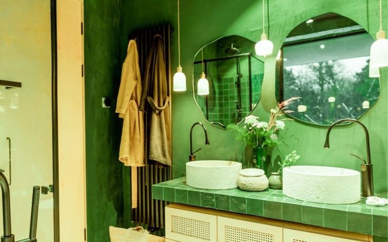 Màu xanh lá là gam màu kỵ đối với nữ mạng Canh Ngọ 1990