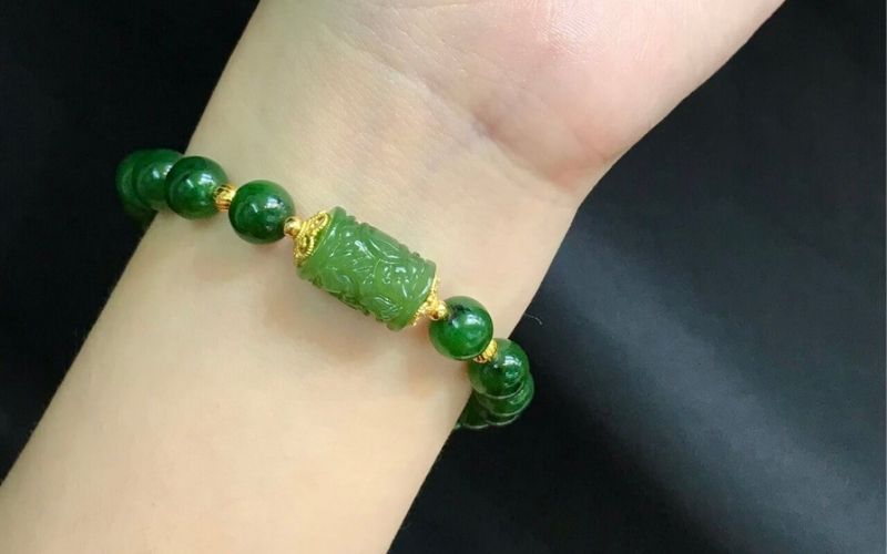 Xanh ngọc đẹp nhưng không phù hợp với năng lượng Lộ Bàng Thổ