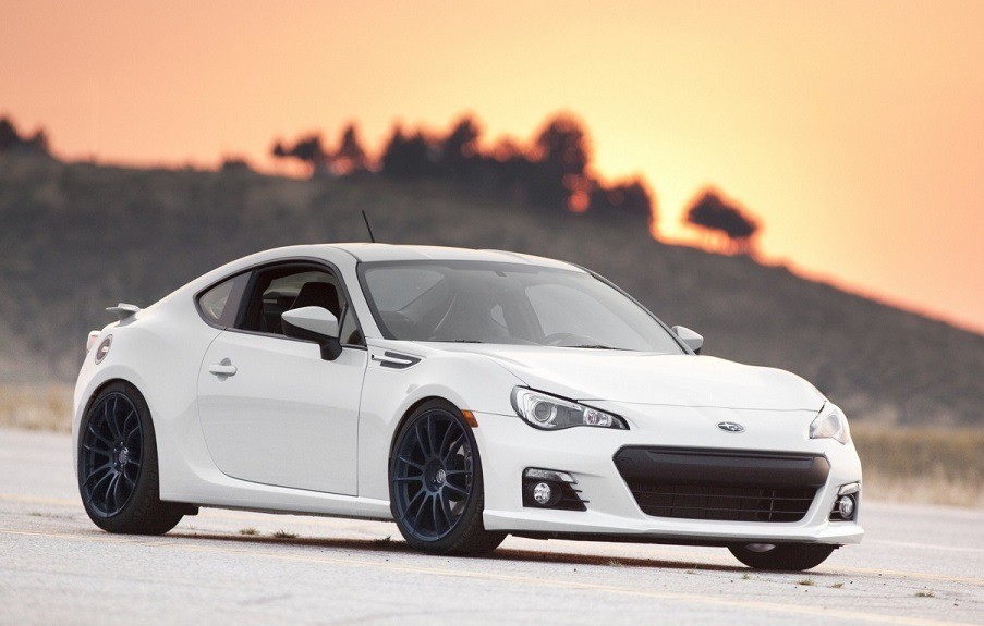 Nữ Quý Dậu 1993 nên ưu tiên các gam màu hợp mệnh Kim và Thổ như trắng, xám, bạc hoặc vàng nhạt khi chọn xe