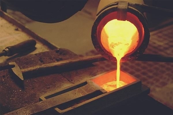 Nam mạng Tân Tỵ 2001 thuộc nạp âm Bạch Lạp Kim