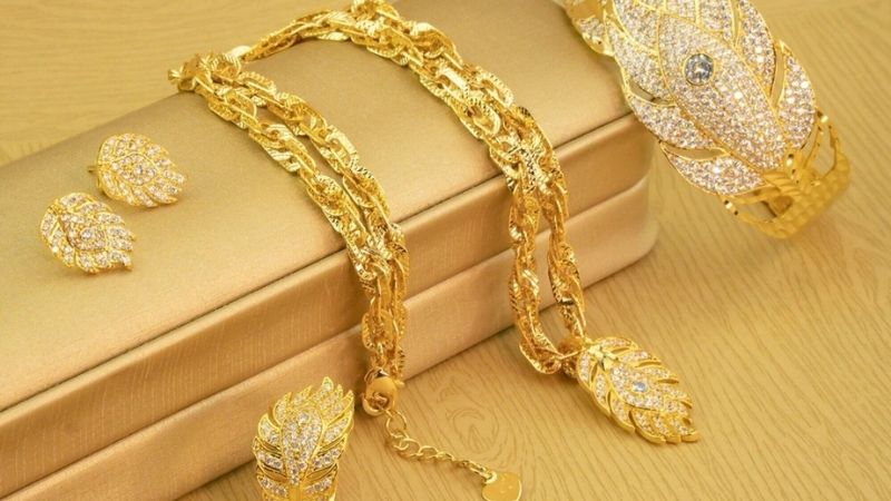 Đồ phong thuỷ hành Kim giúp Tân Tỵ 2001 thu hút may mắn và tài lộc