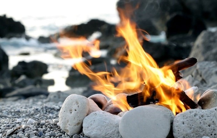 Nam sinh năm 1957 Đinh Dậu thuộc mệnh Sơn Hạ Hỏa