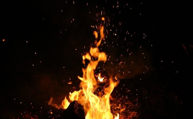 Nữ sinh năm 1957 Đinh Dậu mang mệnh Sơn Hạ Hỏa