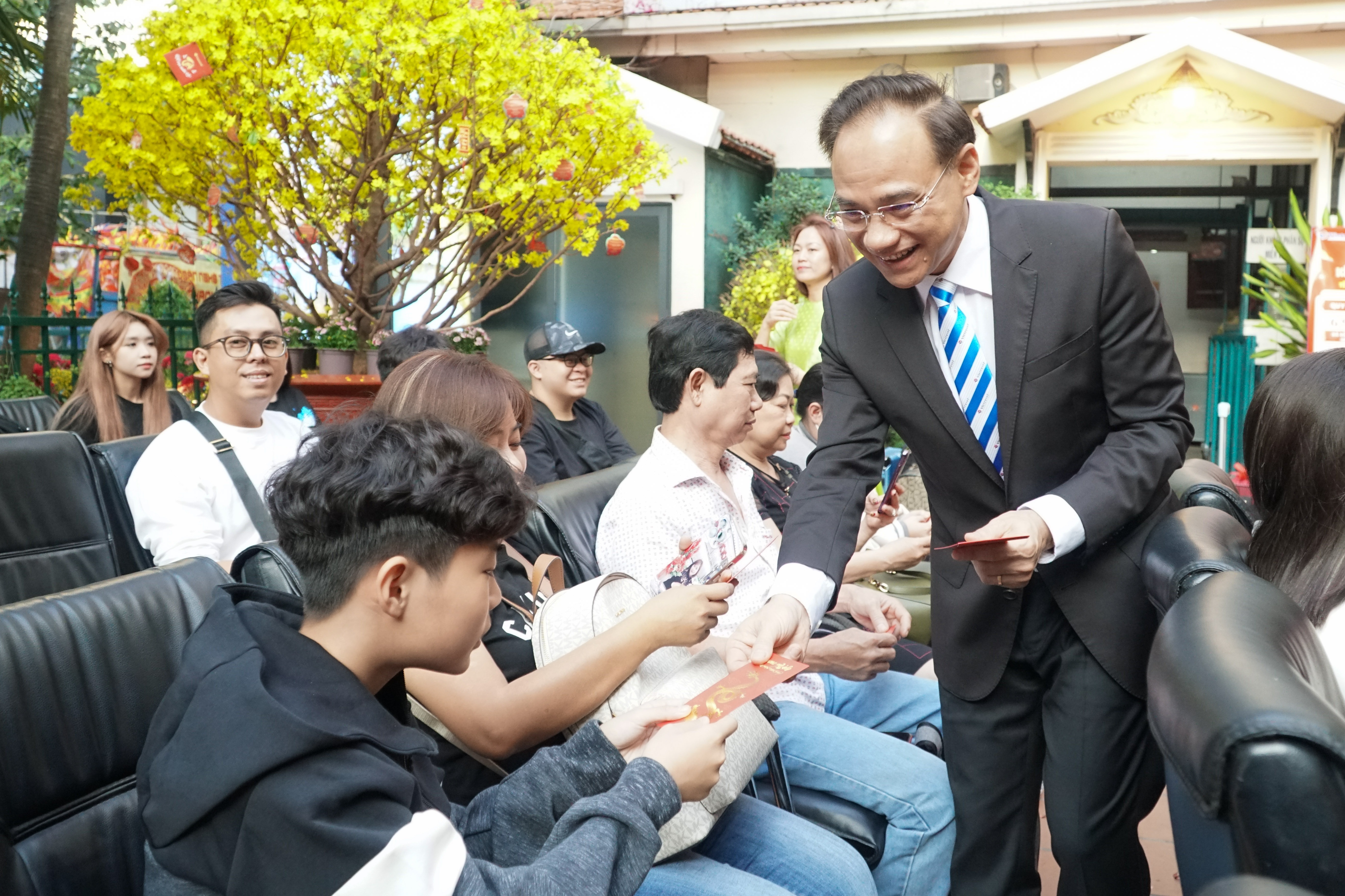 Bạn nên giữ tâm thế thoải mái khi xuất hành đầu năm