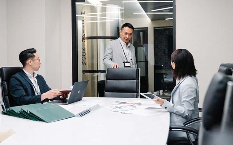 Nam tuổi Giáp Thìn năm 2026 gặp sao Mộc Đức chiếu mệnh, tượng trưng cho tài lộc và sự thăng tiến trong công việc