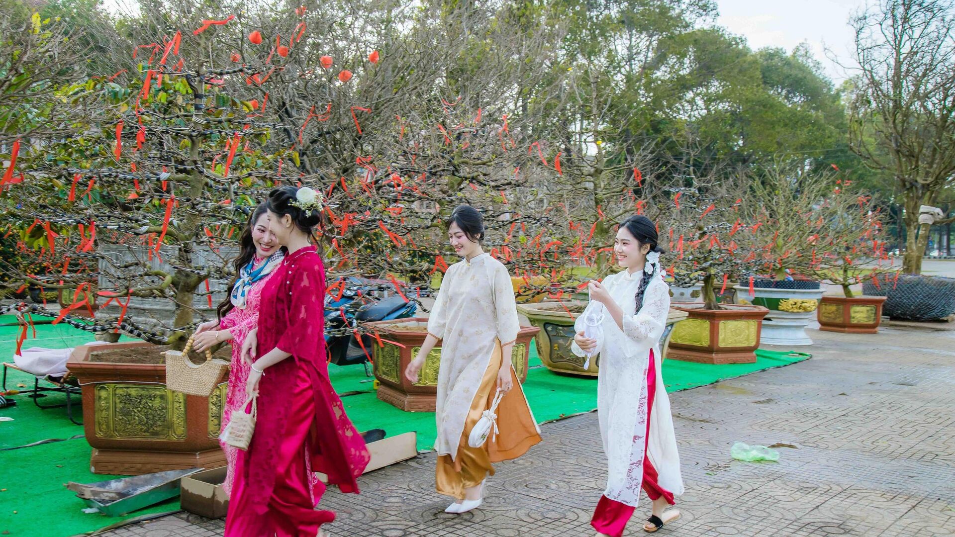 Hướng xuất hành tốt nhất cho nữ Tân Sửu 1961 là Bắc và Đông Bắc