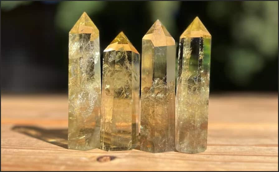 Trụ thạch anh phong thủy giúp bản mệnh nam Canh Ngọ xuất hành thuận lợi hơn