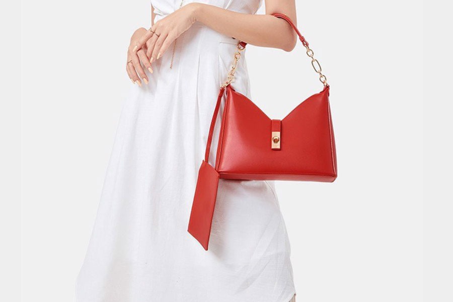 Có thể sử dụng màu tương khắc nhưng với tỷ lệ nhỏ trong các chi tiết, phụ kiện đi kèm