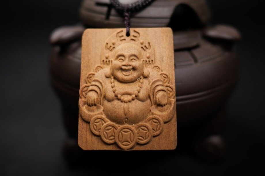 Nữ Kỷ Hợi  1959 có thể mang theo tượng Phật nhỏ để hỗ trợ tăng cát khí