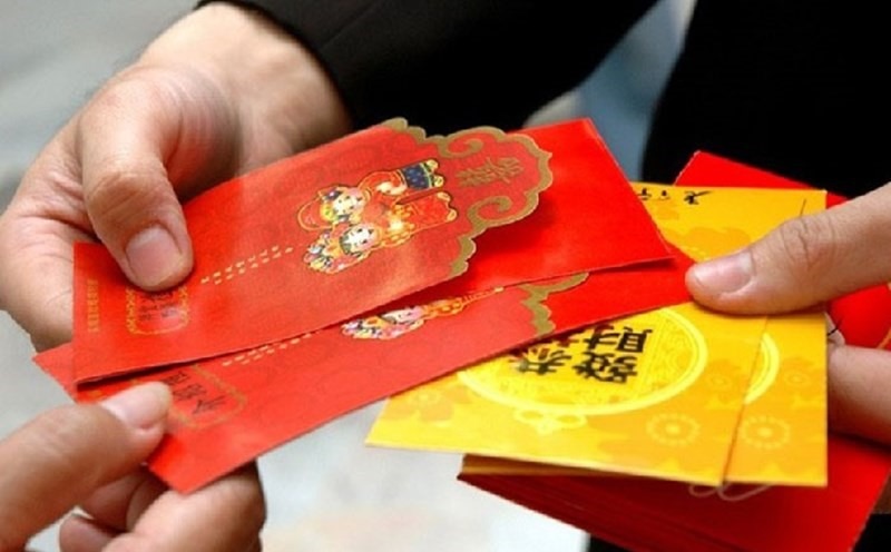 Nên mang theo tiền lẻ hoặc bao lì xì đỏ khi xuất hành đầu năm