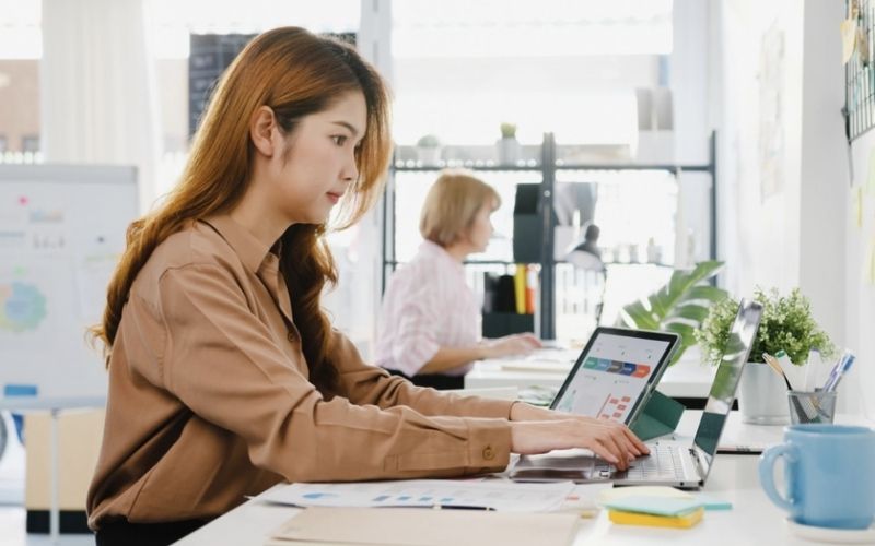 Nữ Ất Hợi 1995 có mệnh Hỏa kết hợp Khảm Thủy giúp dung hòa tính cách, nâng cao trực giác