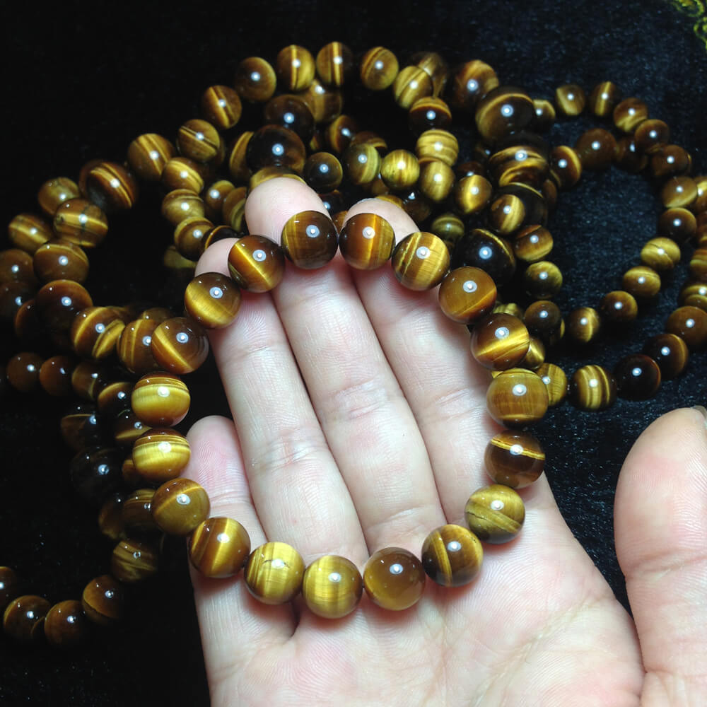 Vòng tay đá mắt hổ giúp bản mệnh tự tin hơn khi xuất hành