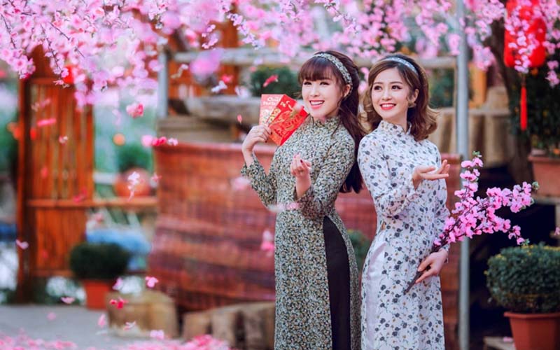 Nữ Ất Dậu 2005 xuất hành các hướng Tây Tứ Mệnh giúp đem lại may mắn