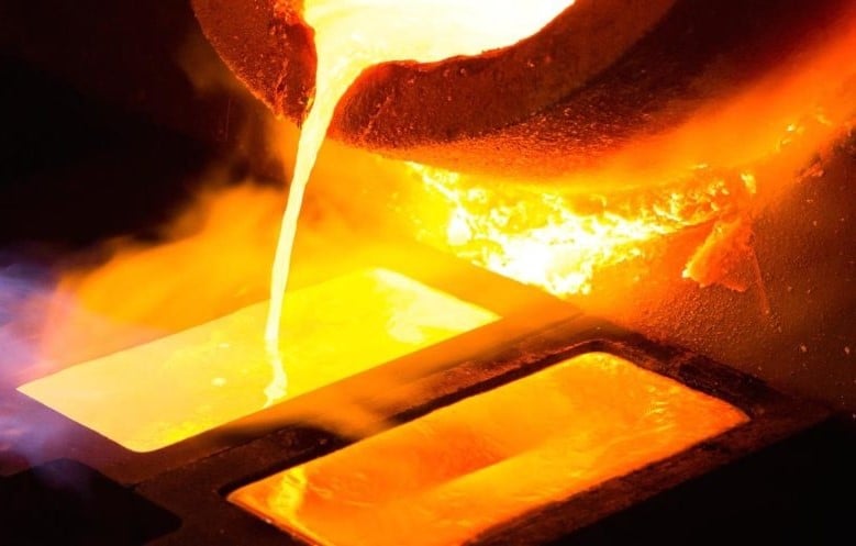 Nữ Canh Thìn 2000 mang ngũ hành Bạch Lạp Kim