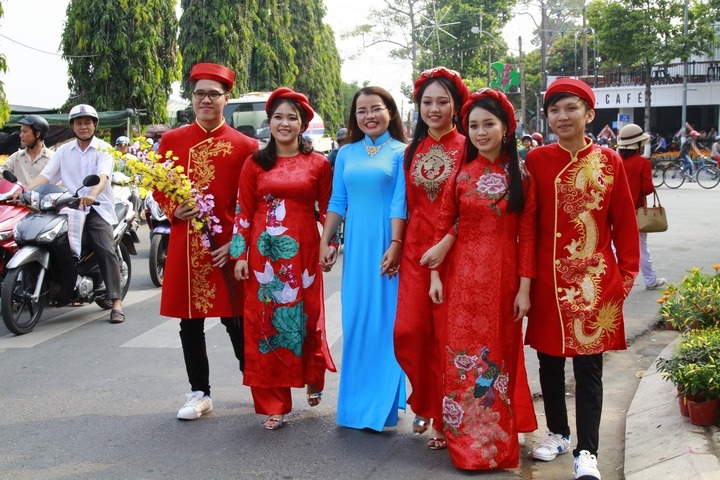 Nữ Canh Thìn 2000 nên giữ tinh thần an nhiên và suy nghĩ tích cực khi xuất hành