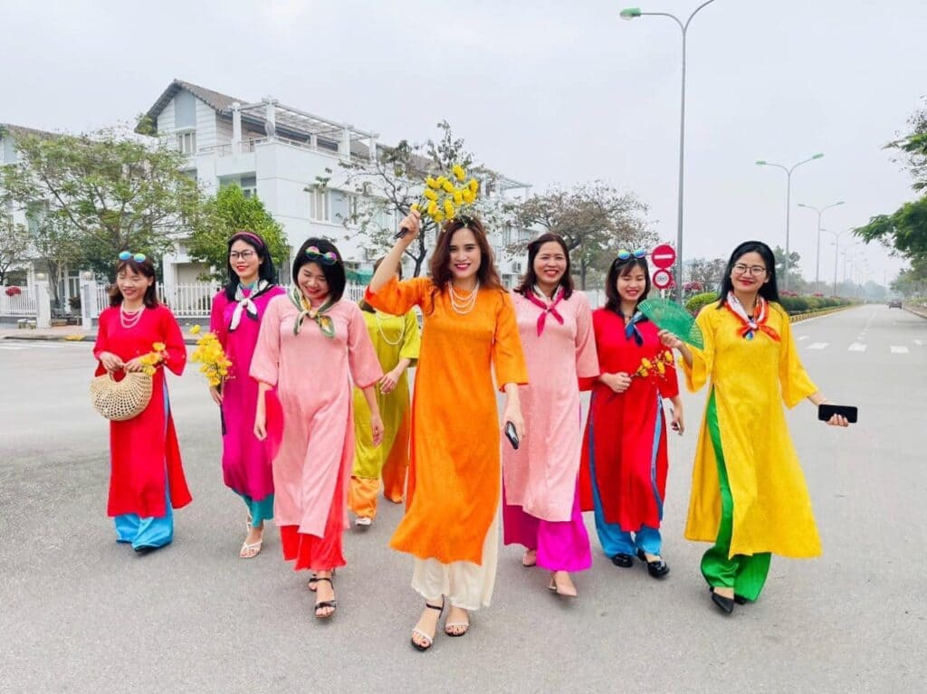 Nữ mạng Tân Tỵ 2001 nên giữ tâm lý thoải mái và suy nghĩ lạc quan khi khi xuất hành đầu năm