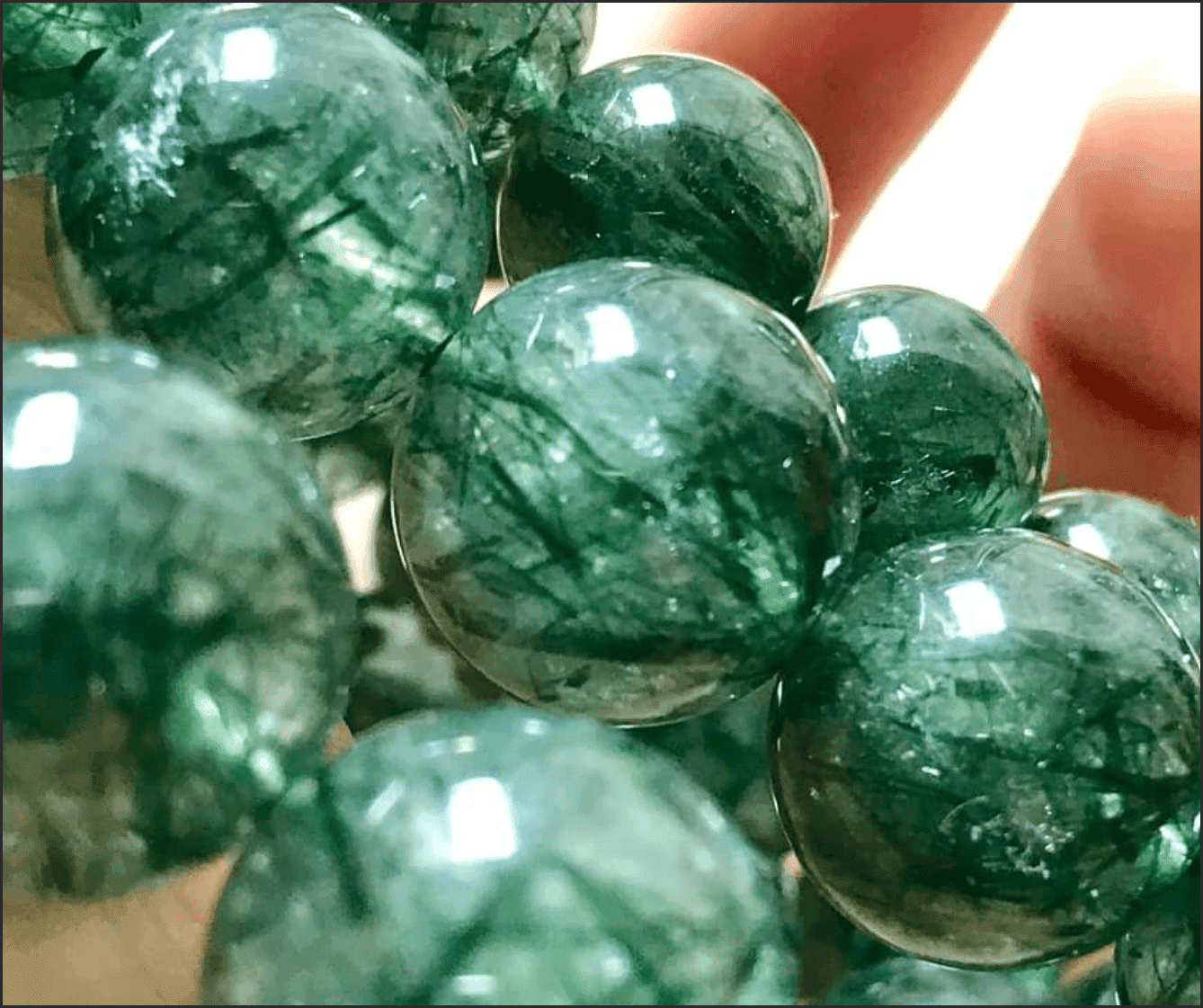 Đá thạch anh xanh giúp nam Nhâm Ngọ 2002 ổn định tinh thần