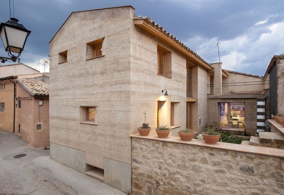 Người sinh năm 1961 thuộc mệnh Bích Thượng Thổ