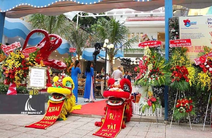 Nam Quý Hợi 1983 nên sắp xếp nhân viên, chuẩn bị nguyên liệu, thực phẩm và trang thiết bị cần thiết trước khai trương