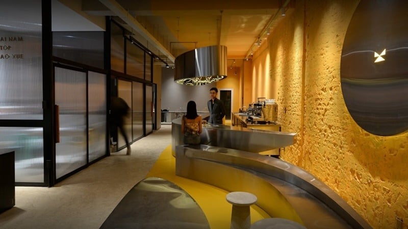 Quán cà phê của nữ Ất Sửu 1985 nên trang trí với các gam màu vàng, nâu hoặc cam đất làm chủ đạo