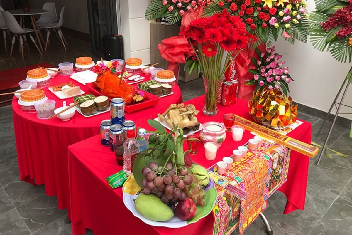 Nữ mạng Nhâm Thân 1992 hãy chuẩn bị đầy đủ hương, hoa, lễ vật để tạo sự trang trọng cho buổi khai trương