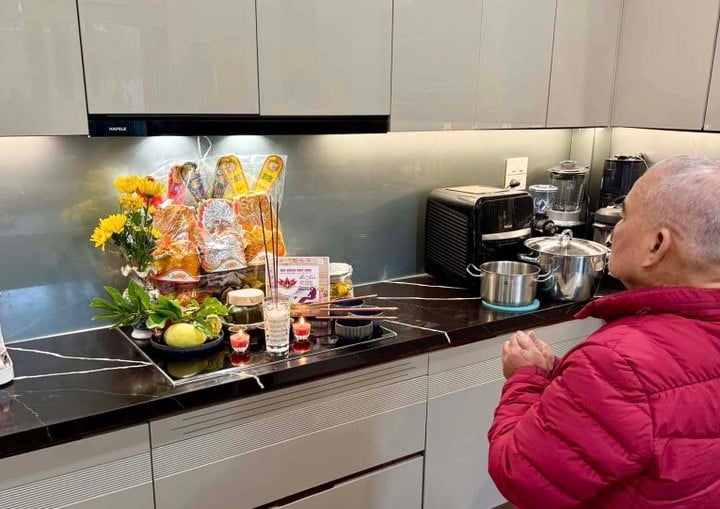 Bạn nên dọn dẹp bếp núc sạch sẽ trước khi bày mâm cúng