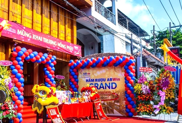 Nam Đinh Mão 1987 nên sắp xếp gọn gàng và bày trí thông thoáng khi khai trương