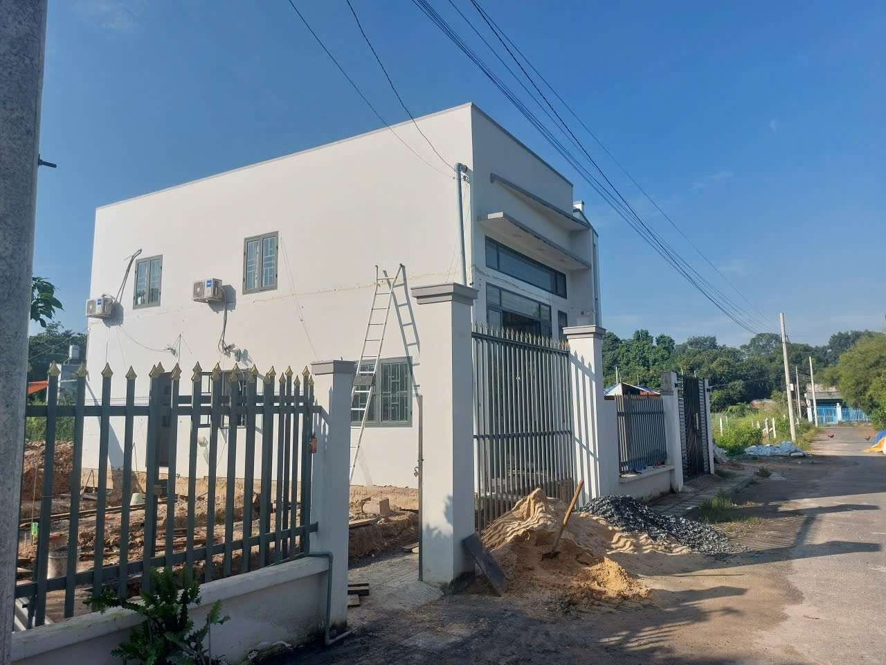 Nam mạng tuổi Đinh Tỵ 1977 không nên xây nhà năm 2026 vì phạm Hoang Ốc