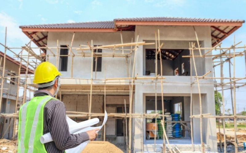 Mệnh Thủy của gia chủ Ất Dậu 2005 gặp năm Bính Ngọ 2026 Thủy khí đồng hành, tạo nền tảng ổn định cho việc xây dựng nhà cửa 