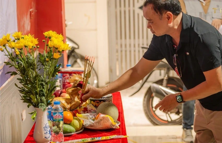 Gia chủ nam Ất Hợi 1995 có thể nhờ người hợp tuổi làm lễ động thổ xây nhà