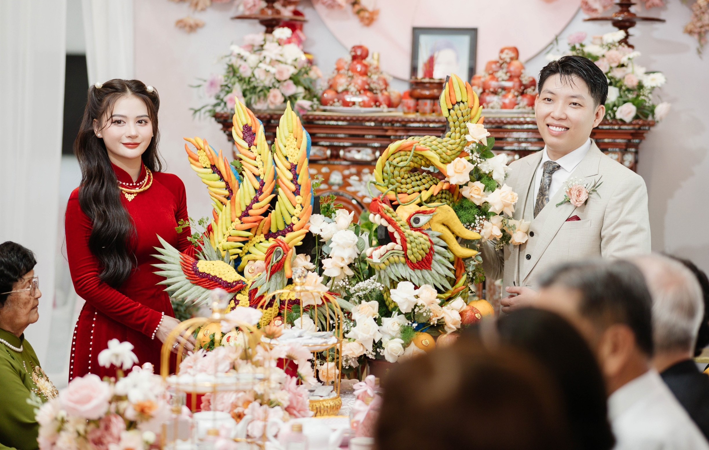 Bạn nên kết hợp lựa chọn ngày cưới đẹp, tránh ngày xung tuổi để mọi sự diễn ra thuận lợi