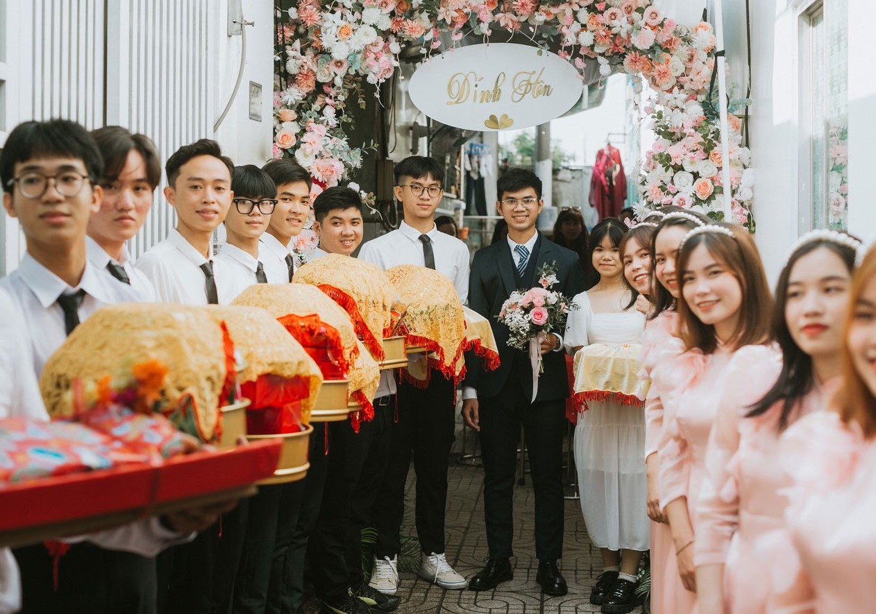 Bạn nên chọn ngày hoàng đạo và ưu tiên các khung giờ tốt để tổ chức hôn lễ viên mãn