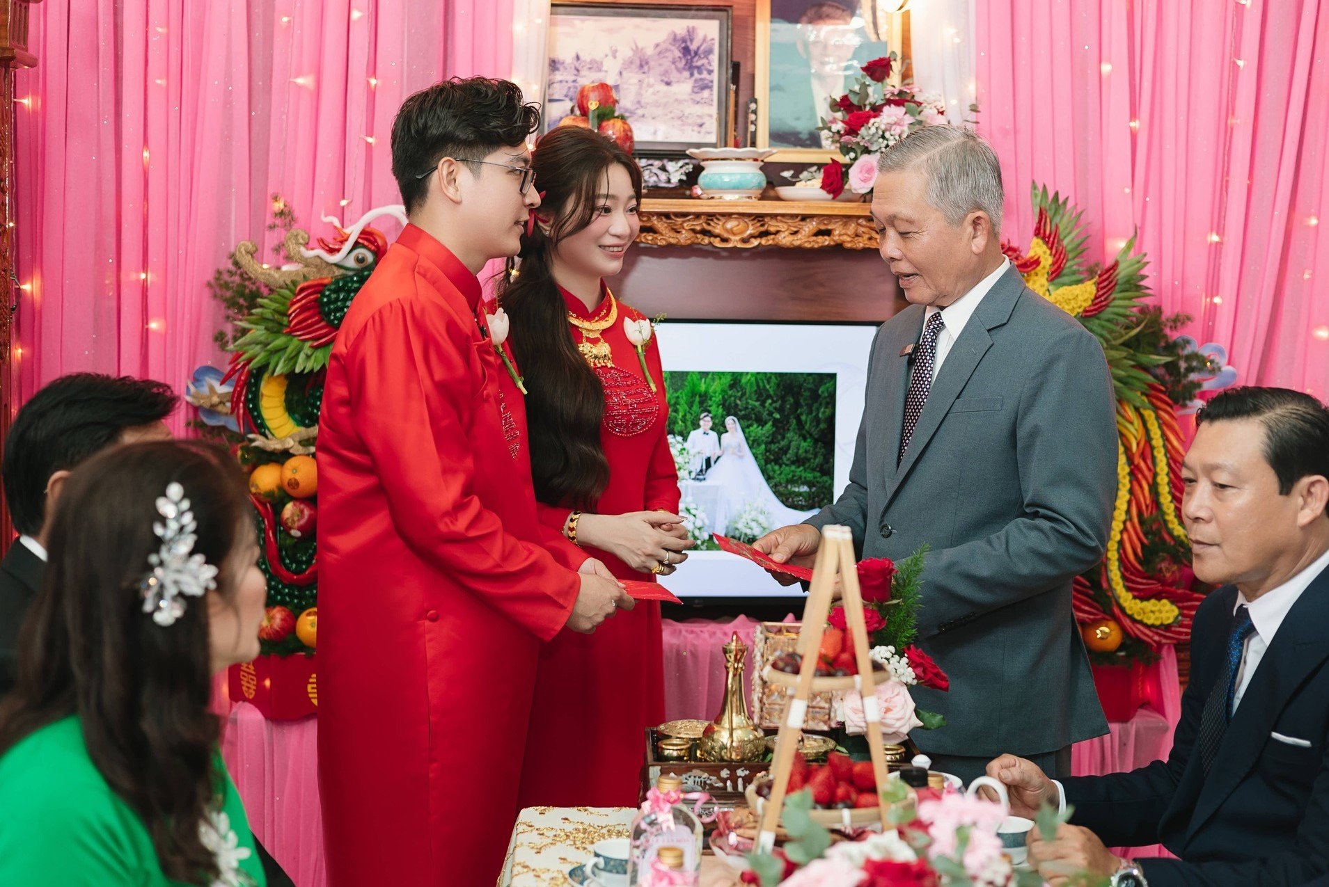 Chọn giờ đẹp giúp tạo tâm lý thoải mái cho cô dâu, chú rể và hai bên gia đình