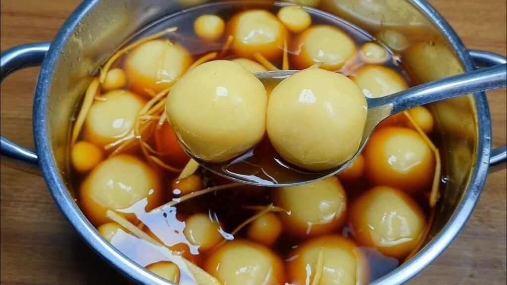 Nên ăn chè trôi nước, thịt gà, cá chép vào ngày rằm để đón thêm nhiều may mắn