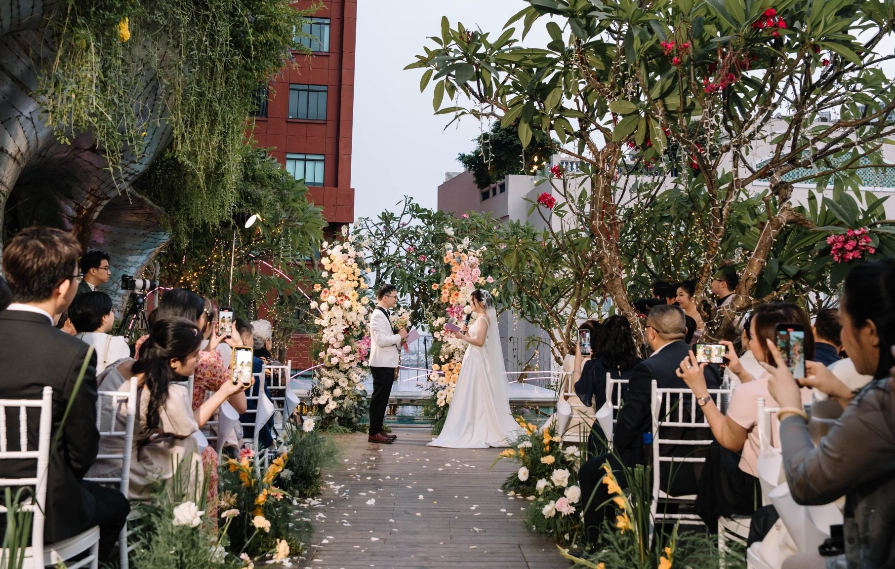 Nữ Bính Dần khi kết hôn nên ưu tiên các ngày thuộc hành Mộc và Hỏa