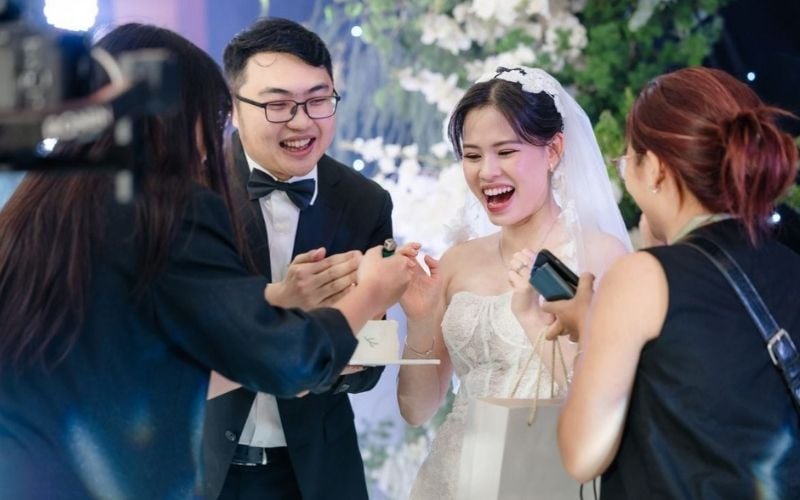 Lựa chọn ngày cưới hợp mệnh cô dâu và chú rể để hôn lễ diễn ra suôn sẻ