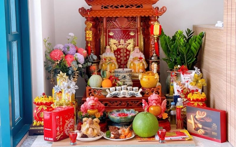 Đặt mâm cúng Thần Tài trong nhà giúp giữ vượng khí, tránh tà khí xâm nhập