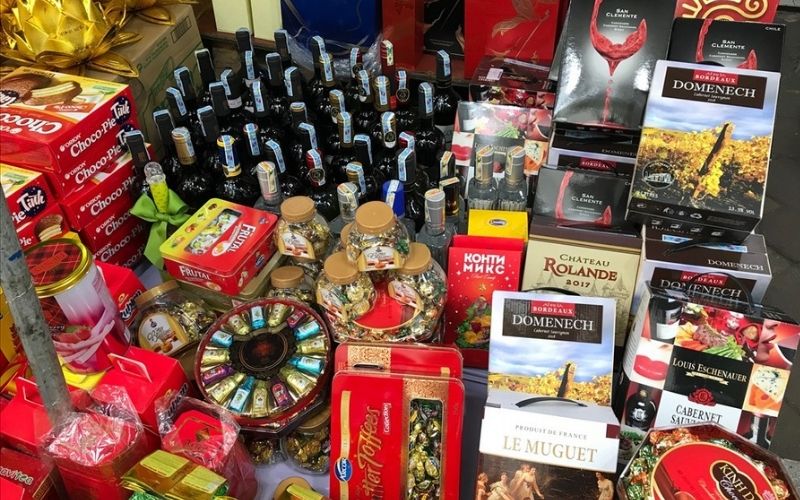 Các sản phẩm quà biếu dịp Tết thường rất bán chạy do được nhiều người ưa chuộng 