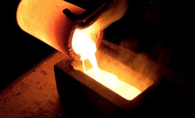 Nữ sinh năm 2000 thuộc tuổi Canh Thìn, mệnh Bạch Lạp Kim