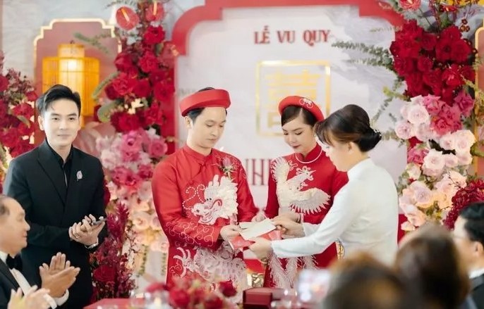 Ngày cưới cũng cần phù hợp điều kiện thực tế như thời tiết, công việc và khả năng sắp xếp của hai gia đình