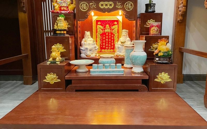 Hướng Tây Nam 217.5 độ đặt ban thờ Thần tài giúp gia chủ dễ gặp quý nhân