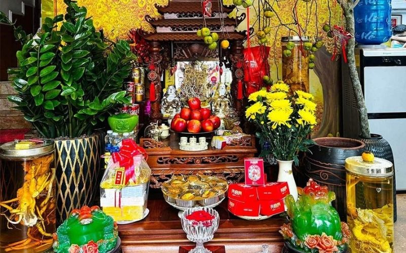 Ban thờ Thần tài đúng hướng giúp tuổi Giáp Dần kích hoạt vận may và tài khí trong năm 2026