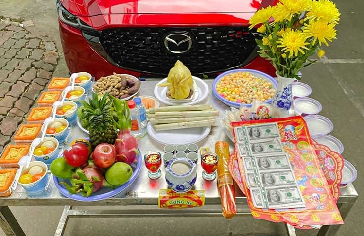 Bạn nên rửa xe sạch sẽ trước ngày cúng như cách làm mới năng lượng cho phương tiện