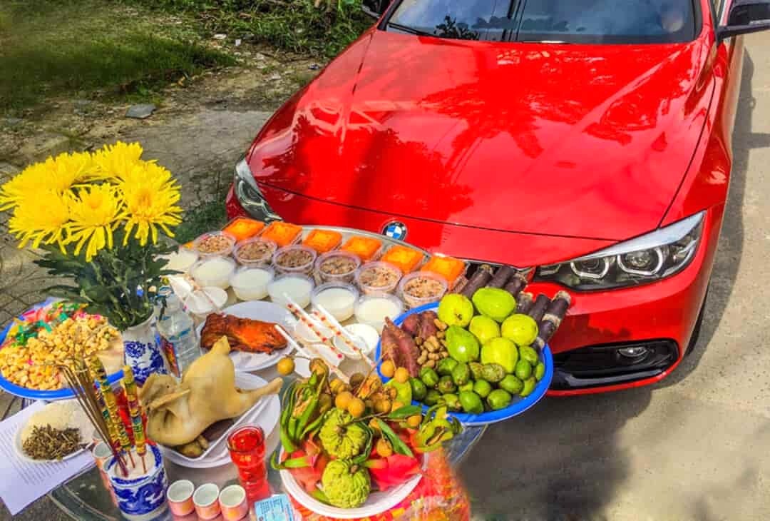 Việc cúng xe cuối năm mang ý nghĩa tinh thần nhiều hơn nghĩa vụ